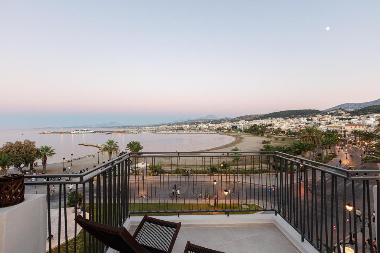 V77 Seafront Suites Resmo Dış mekan fotoğraf