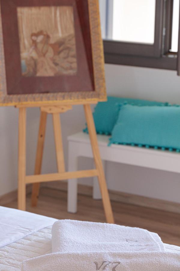 V77 Seafront Suites Resmo Dış mekan fotoğraf