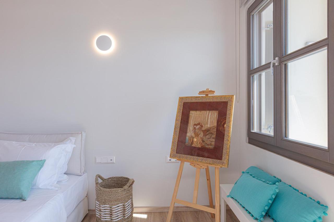 V77 Seafront Suites Resmo Dış mekan fotoğraf