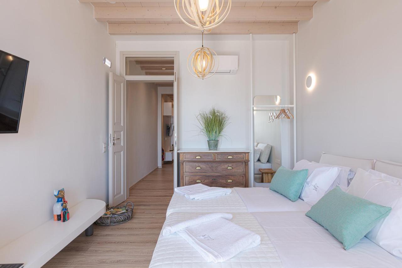 V77 Seafront Suites Resmo Dış mekan fotoğraf