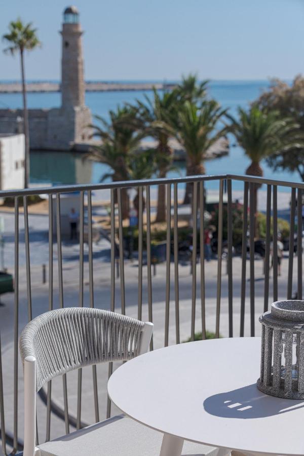V77 Seafront Suites Resmo Dış mekan fotoğraf