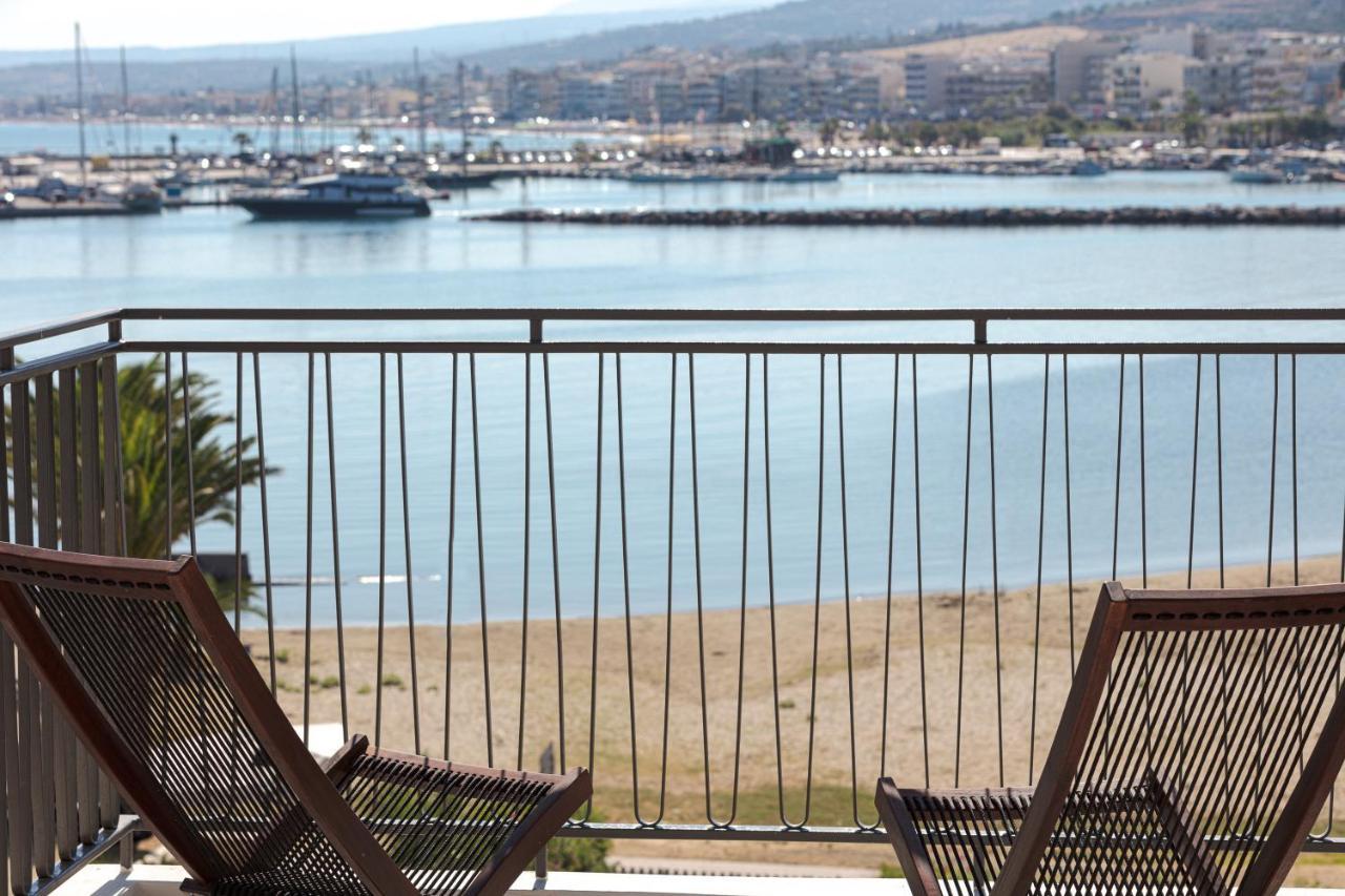 V77 Seafront Suites Resmo Dış mekan fotoğraf