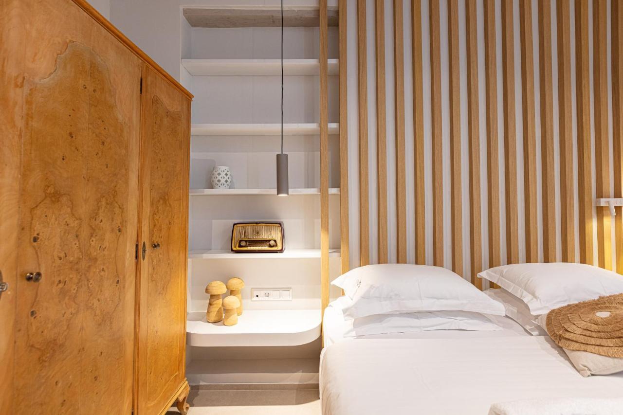 V77 Seafront Suites Resmo Dış mekan fotoğraf