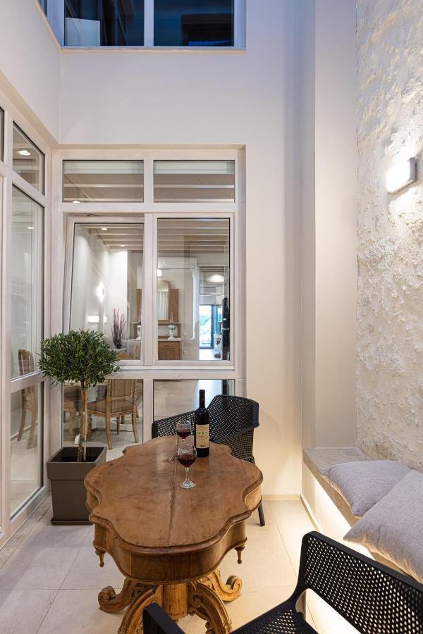V77 Seafront Suites Resmo Dış mekan fotoğraf
