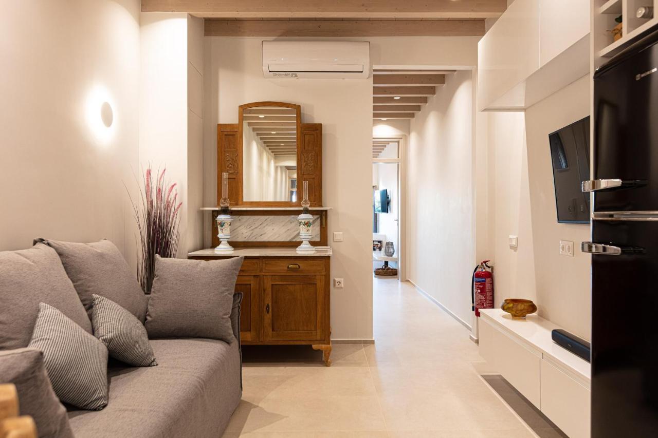 V77 Seafront Suites Resmo Dış mekan fotoğraf