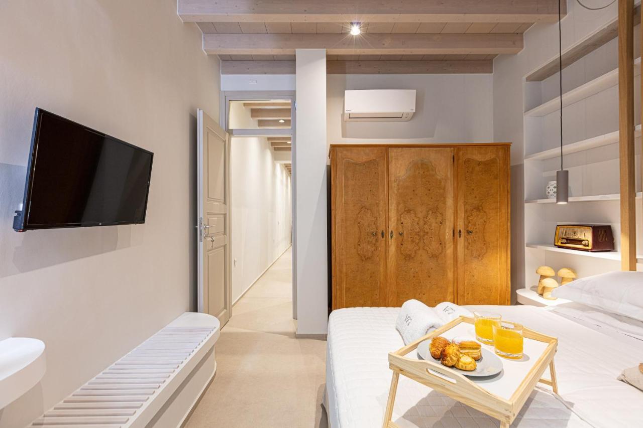V77 Seafront Suites Resmo Dış mekan fotoğraf