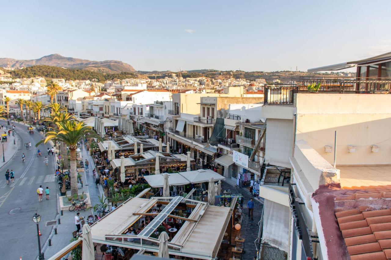 V77 Seafront Suites Resmo Dış mekan fotoğraf